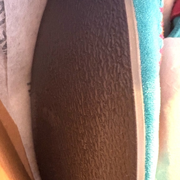 Brand New in Box Minnetonka Women’s Size 10 Stranger Things Holly Wheeler Boots - Picture 11 of 12